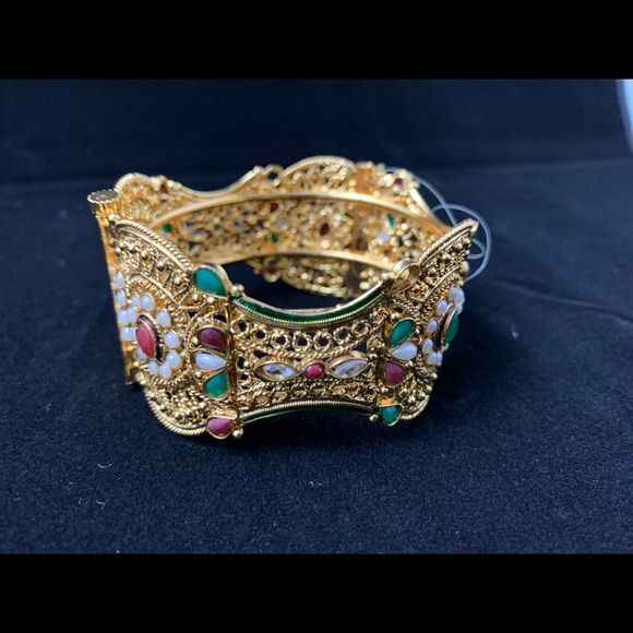 Bracelet - Picture 1 of 2